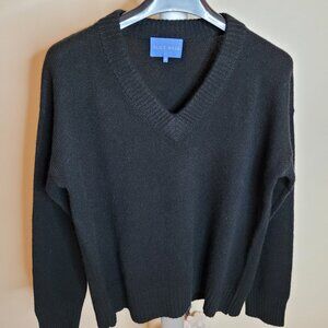 Alice Walk Cashmere V-Neck Sweater in Black